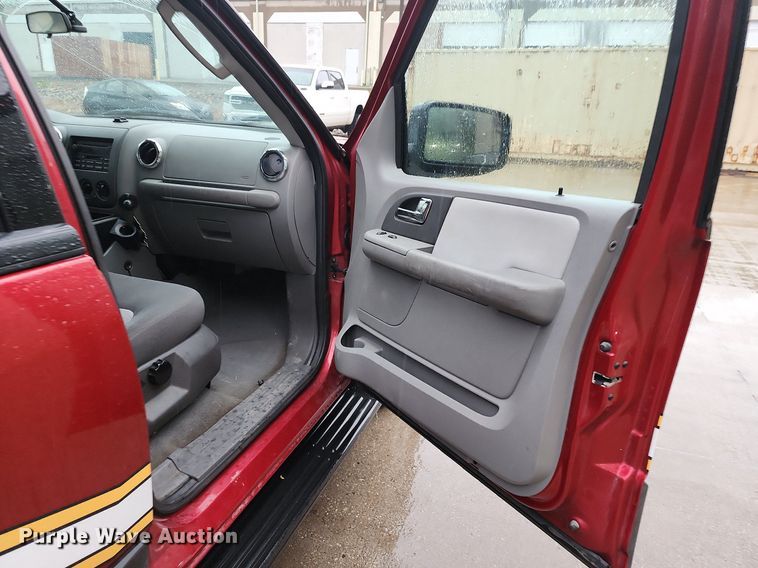 image for item MG9674 2006 Ford Expedition XLT  SUV