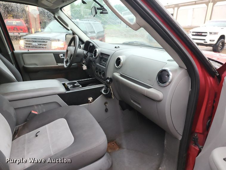 image for item MG9674 2006 Ford Expedition XLT  SUV