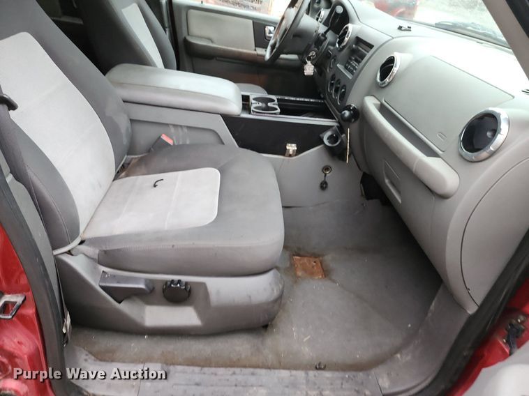 image for item MG9674 2006 Ford Expedition XLT  SUV