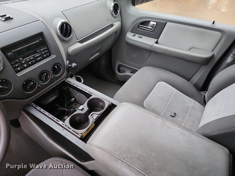 image for item MG9674 2006 Ford Expedition XLT  SUV