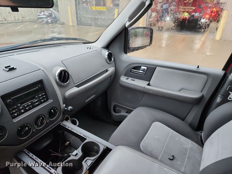 image for item MG9674 2006 Ford Expedition XLT  SUV