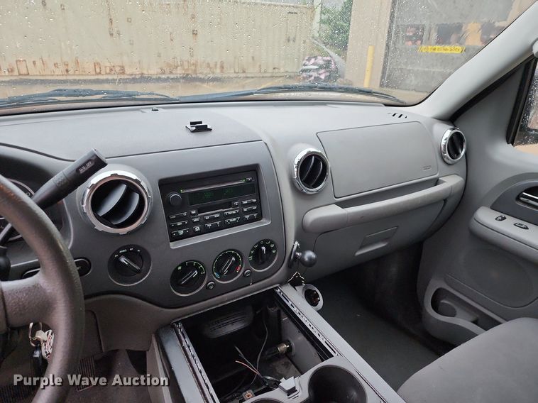 image for item MG9674 2006 Ford Expedition XLT  SUV