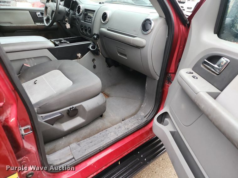 image for item MG9674 2006 Ford Expedition XLT  SUV