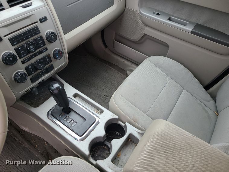 image for item MG9676 2010 Ford Escape XLT  SUV