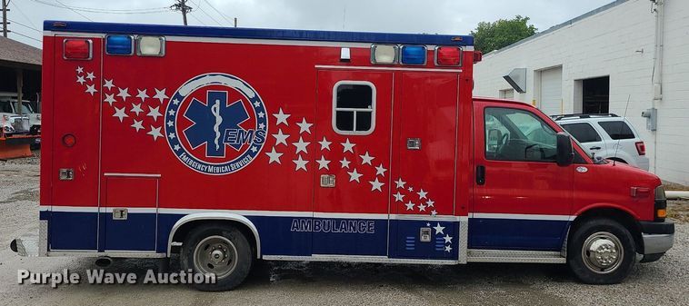 image for item MG9677 2009 GMC Savana G4500  ambulance