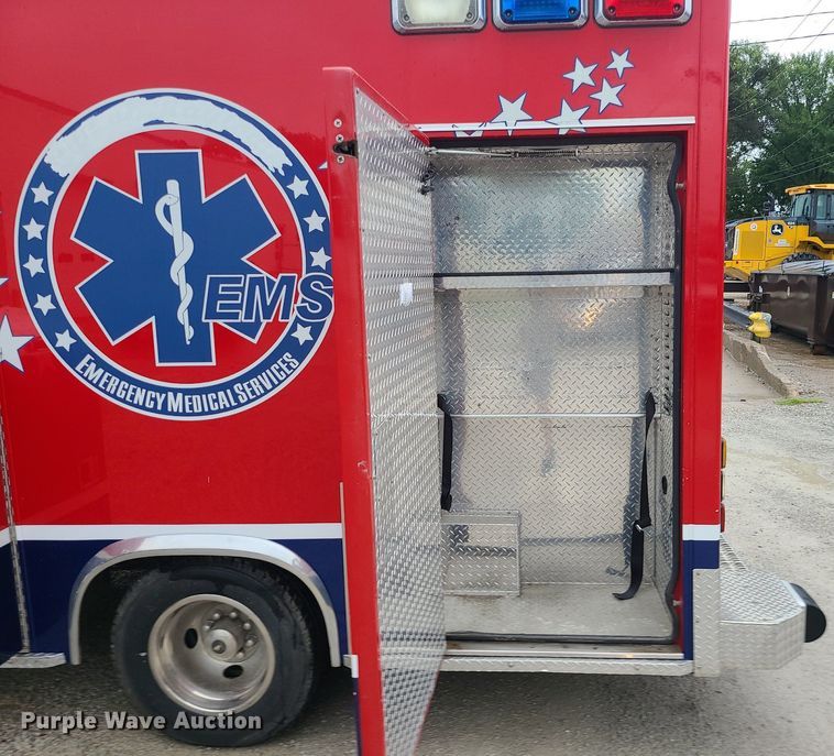 image for item MG9677 2009 GMC Savana G4500  ambulance