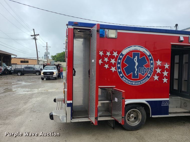 image for item MG9677 2009 GMC Savana G4500  ambulance