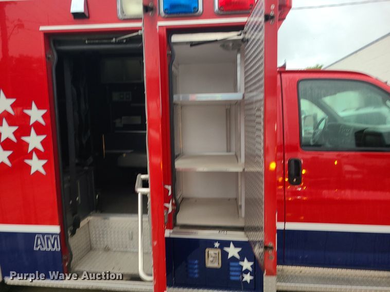 image for item MG9677 2009 GMC Savana G4500  ambulance