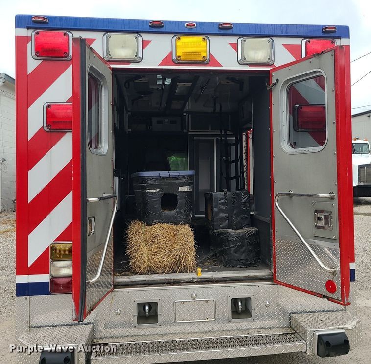 image for item MG9677 2009 GMC Savana G4500  ambulance