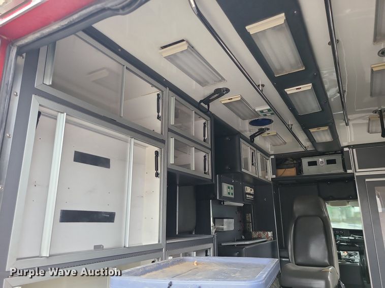 image for item MG9677 2009 GMC Savana G4500  ambulance