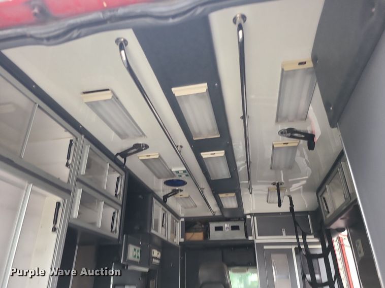 image for item MG9677 2009 GMC Savana G4500  ambulance