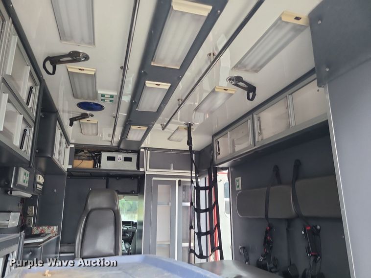 image for item MG9677 2009 GMC Savana G4500  ambulance