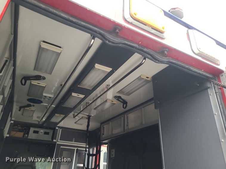 image for item MG9677 2009 GMC Savana G4500  ambulance