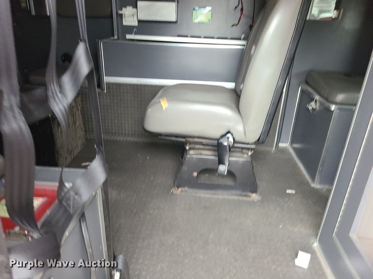 image for item MG9677 2009 GMC Savana G4500  ambulance