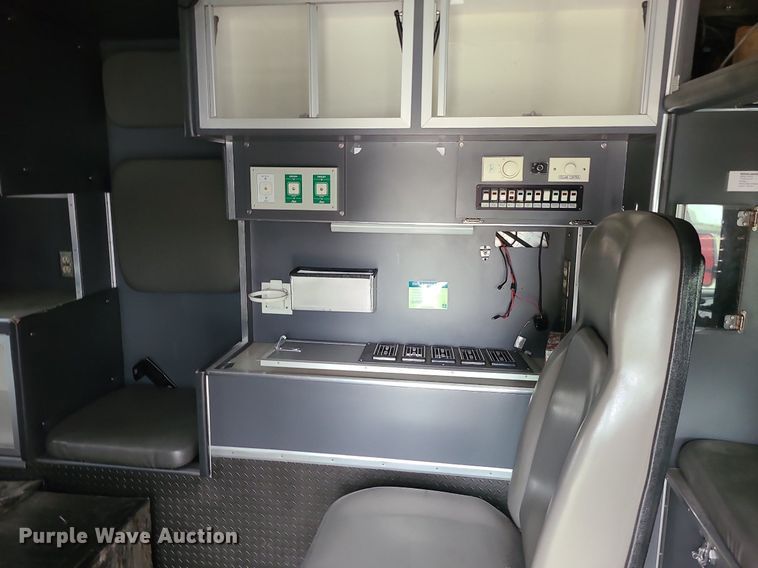 image for item MG9677 2009 GMC Savana G4500  ambulance