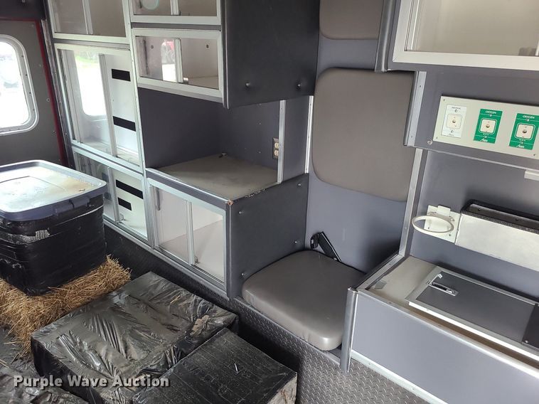 image for item MG9677 2009 GMC Savana G4500  ambulance