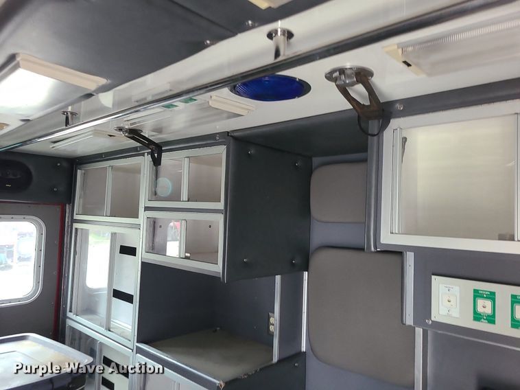 image for item MG9677 2009 GMC Savana G4500  ambulance