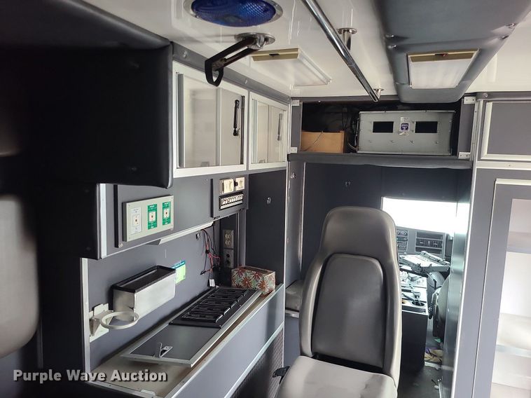 image for item MG9677 2009 GMC Savana G4500  ambulance