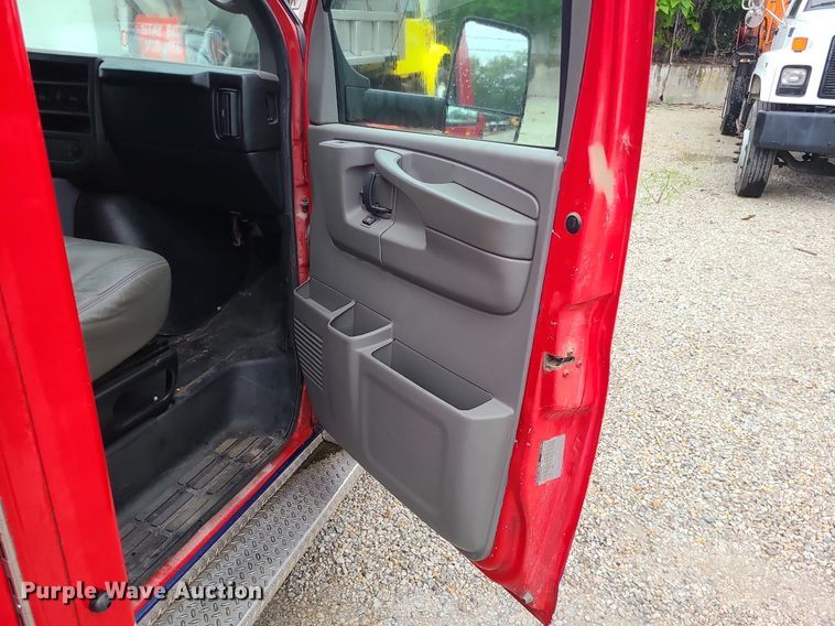 image for item MG9677 2009 GMC Savana G4500  ambulance