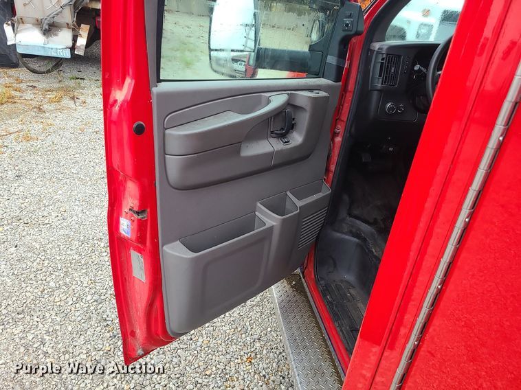 image for item MG9677 2009 GMC Savana G4500  ambulance