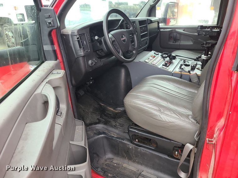 image for item MG9677 2009 GMC Savana G4500  ambulance