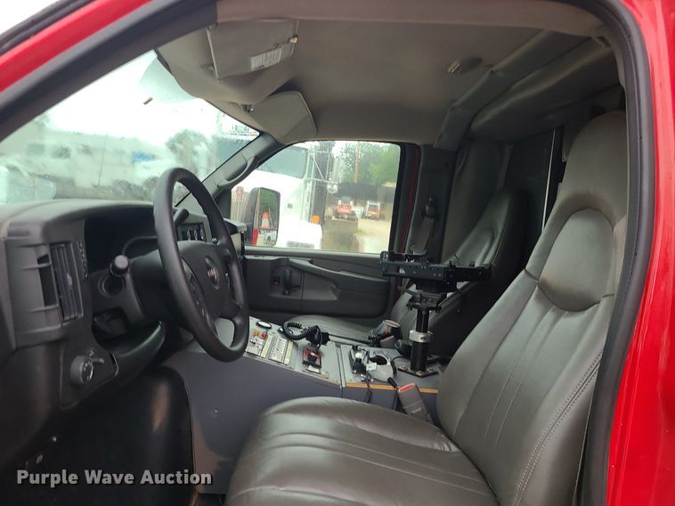 image for item MG9677 2009 GMC Savana G4500  ambulance