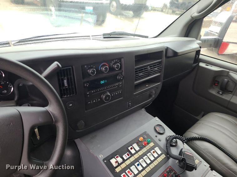 image for item MG9677 2009 GMC Savana G4500  ambulance