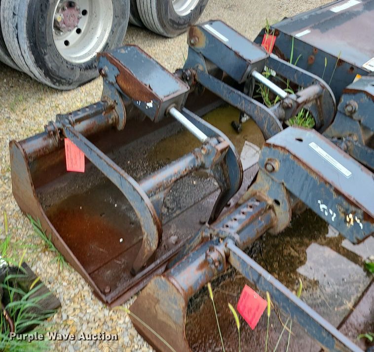 image for item MG9681 Bobcat  66"W skid steer grapple bucket