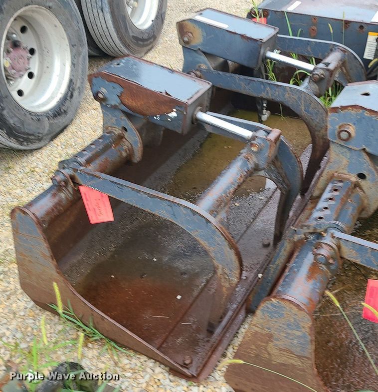 image for item MG9681 Bobcat  66"W skid steer grapple bucket