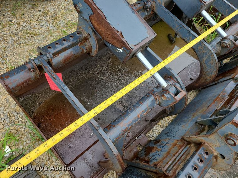 image for item MG9681 Bobcat  66"W skid steer grapple bucket