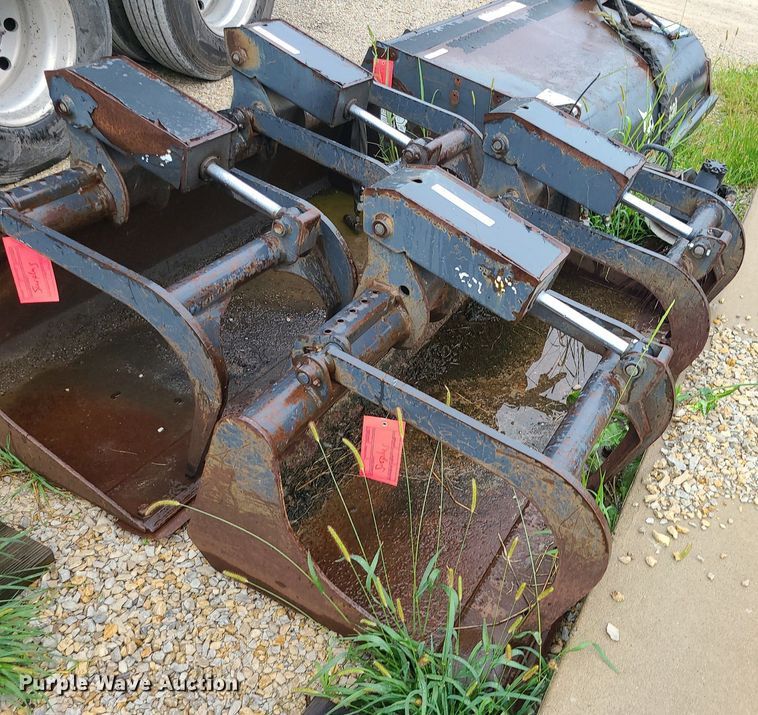 image for item MG9682 Bobcat  66"W skid steer grapple bucket