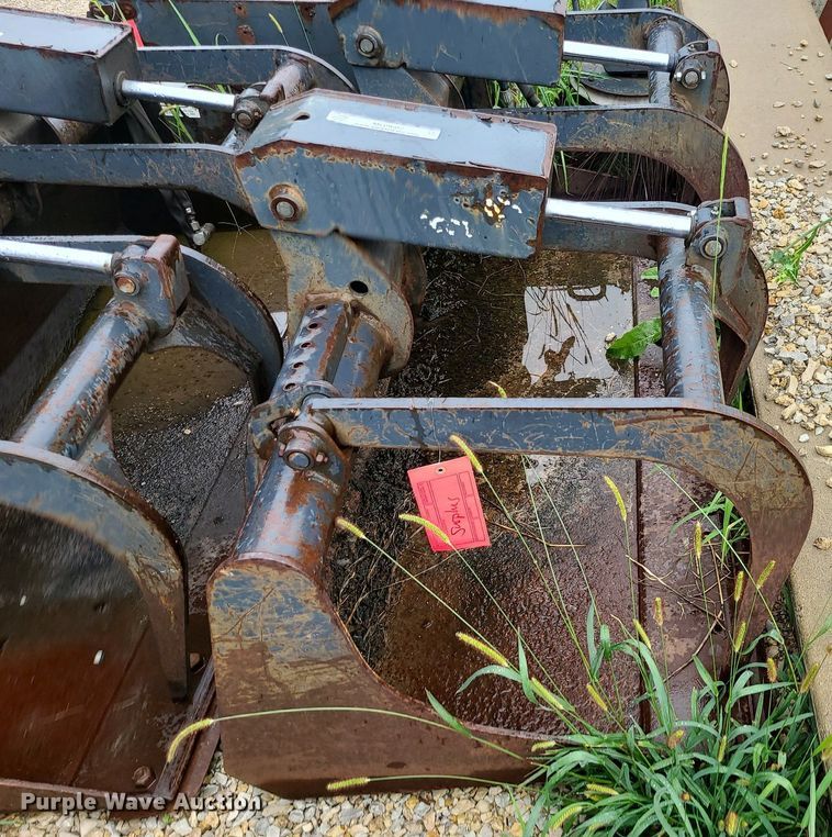 image for item MG9682 Bobcat  66"W skid steer grapple bucket