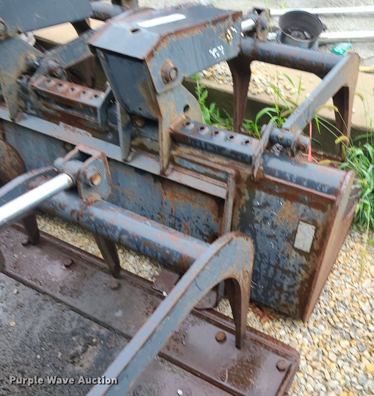 image for item MG9682 Bobcat  66"W skid steer grapple bucket