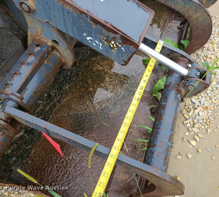 image for item MG9682 Bobcat  66"W skid steer grapple bucket