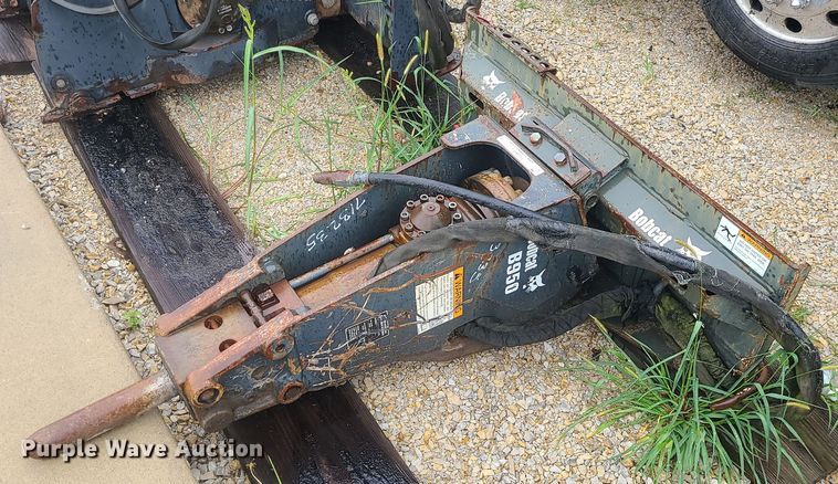 image for item MG9683 Bobcat B950  skid steer breaker