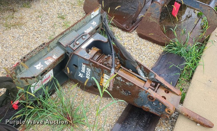 image for item MG9683 Bobcat B950  skid steer breaker