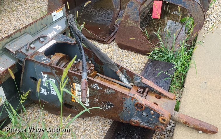 image for item MG9683 Bobcat B950  skid steer breaker