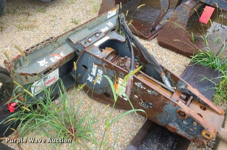 image for item MG9683 Bobcat B950  skid steer breaker