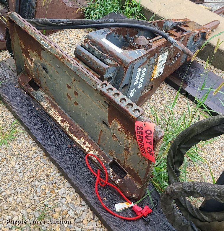 image for item MG9683 Bobcat B950  skid steer breaker