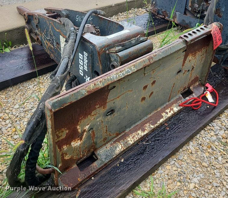 image for item MG9683 Bobcat B950  skid steer breaker