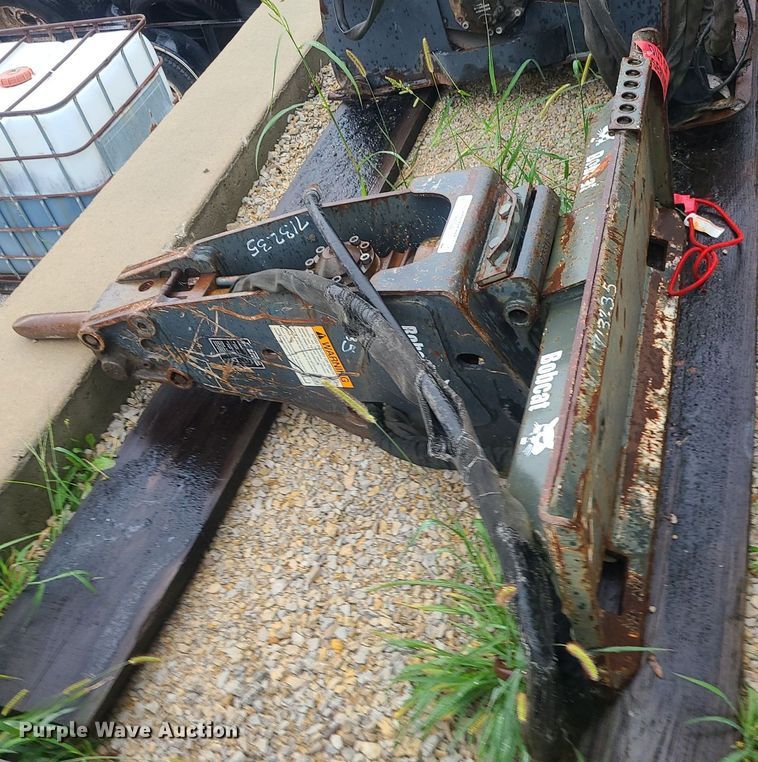 image for item MG9683 Bobcat B950  skid steer breaker