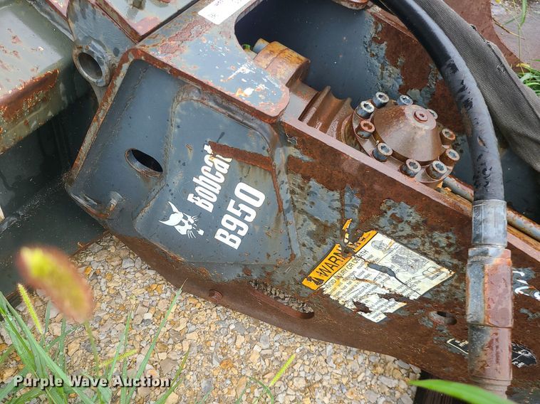 image for item MG9683 Bobcat B950  skid steer breaker