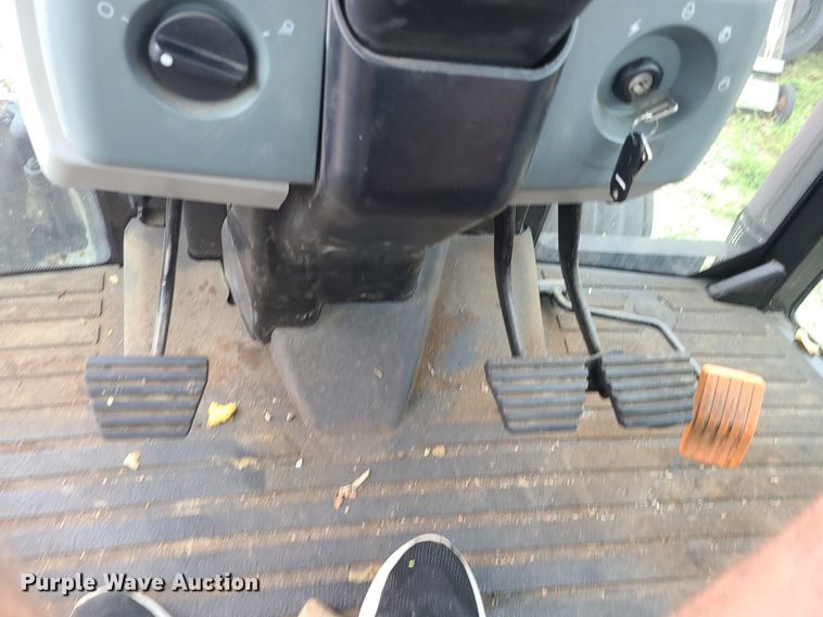 image for item MG9693 2000 Case CX60  tractor