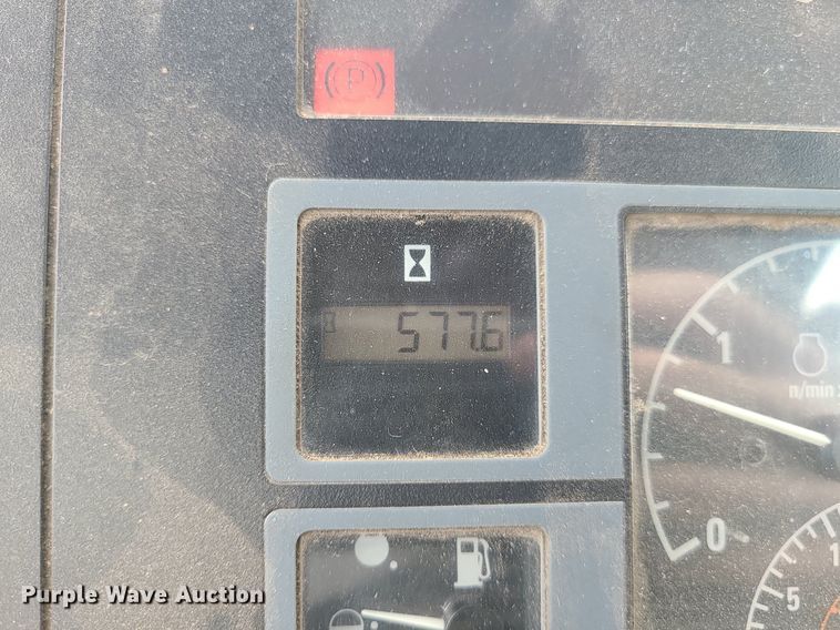 image for item MG9693 2000 Case CX60  tractor