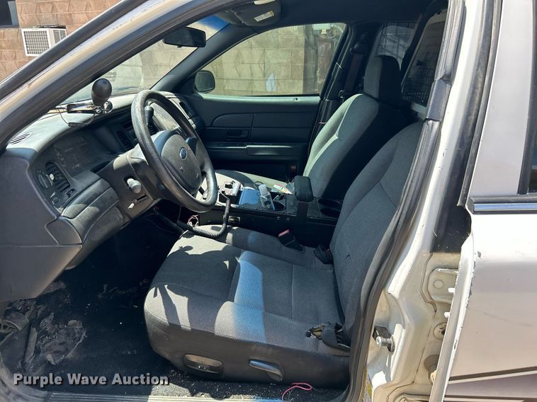 image for item MG9981 2006 Ford Crown Victoria Police Interceptor