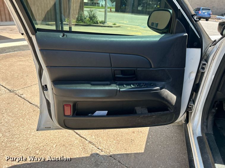 image for item MG9981 2006 Ford Crown Victoria Police Interceptor