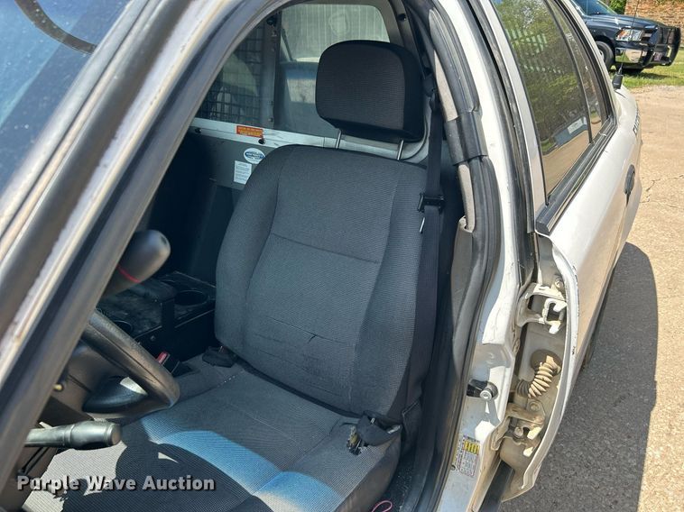 image for item MG9981 2006 Ford Crown Victoria Police Interceptor