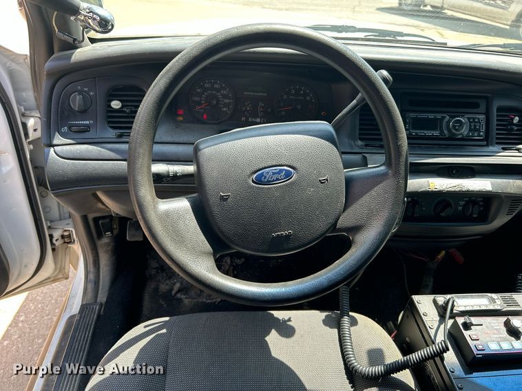 image for item MG9981 2006 Ford Crown Victoria Police Interceptor