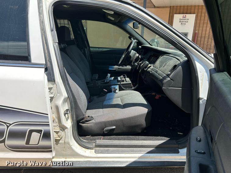 image for item MG9981 2006 Ford Crown Victoria Police Interceptor