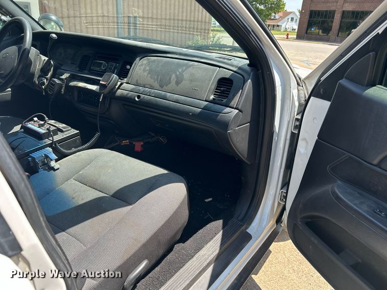 image for item MG9981 2006 Ford Crown Victoria Police Interceptor